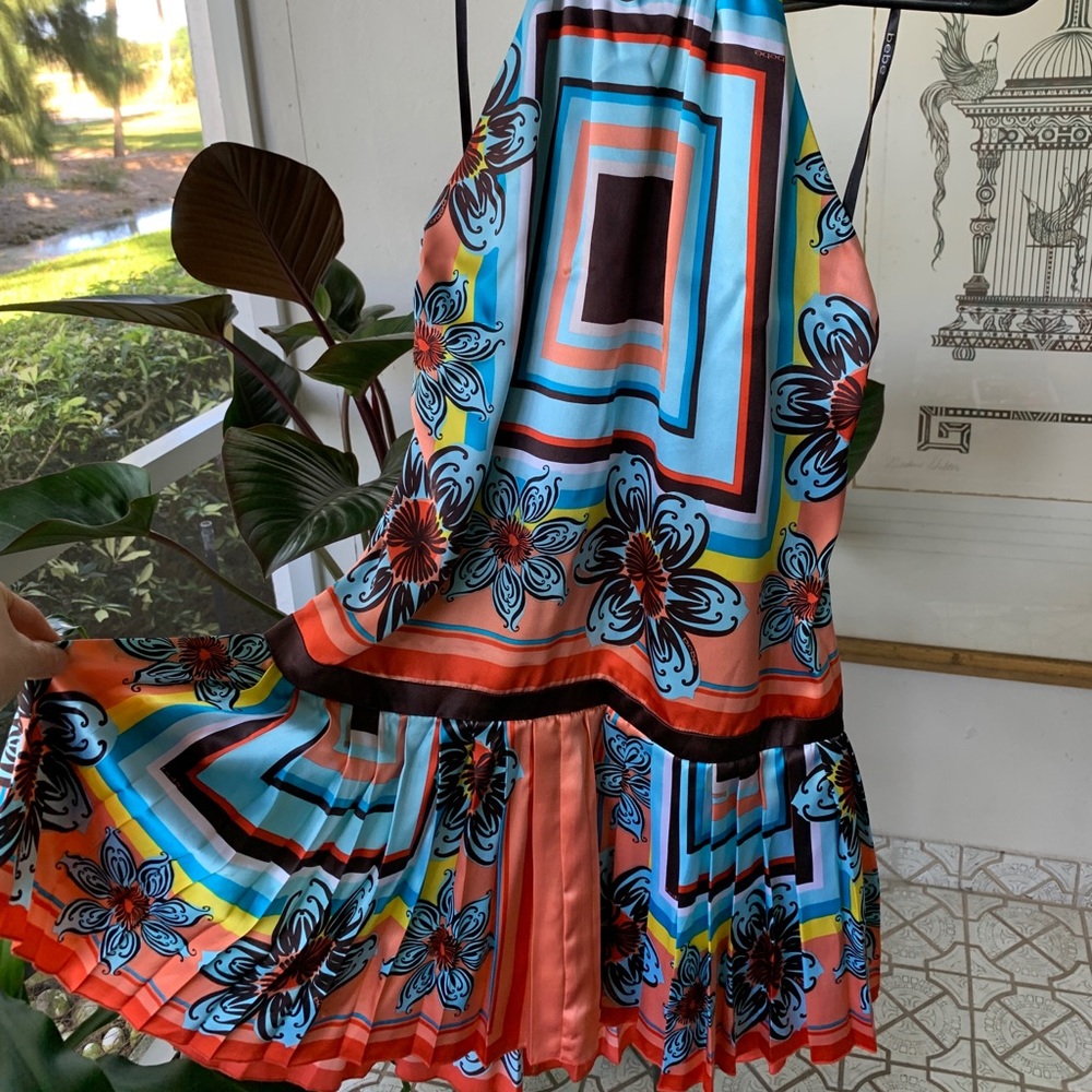 Bebe 100% silk dress open back pleated skirt sizeS